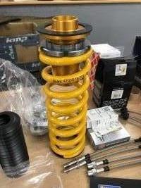 Öhlins Track&Road Fahrwerk mit Stahlflex Bremsleitungen verbaut